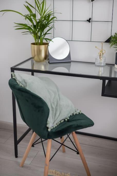 Specious City Center Studio With Park View Varşova Dış mekan fotoğraf